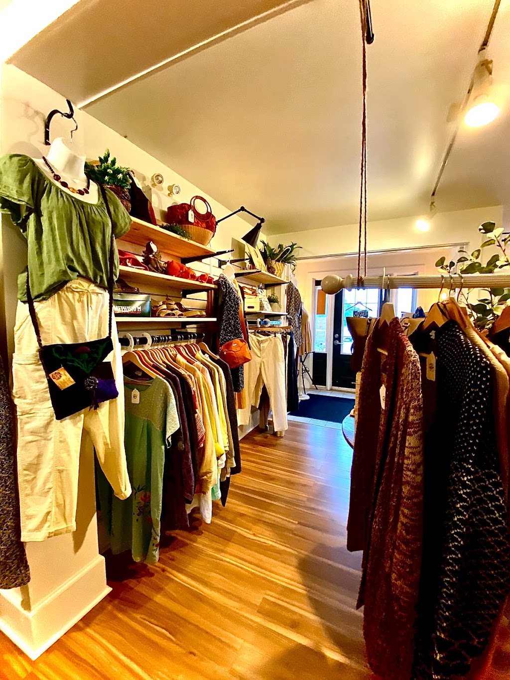 Flipped Restyle Mercantile | 237 Edgewater St, Mahone Bay, NS B0J 2E0, Canada | Phone: (902) 514-7316