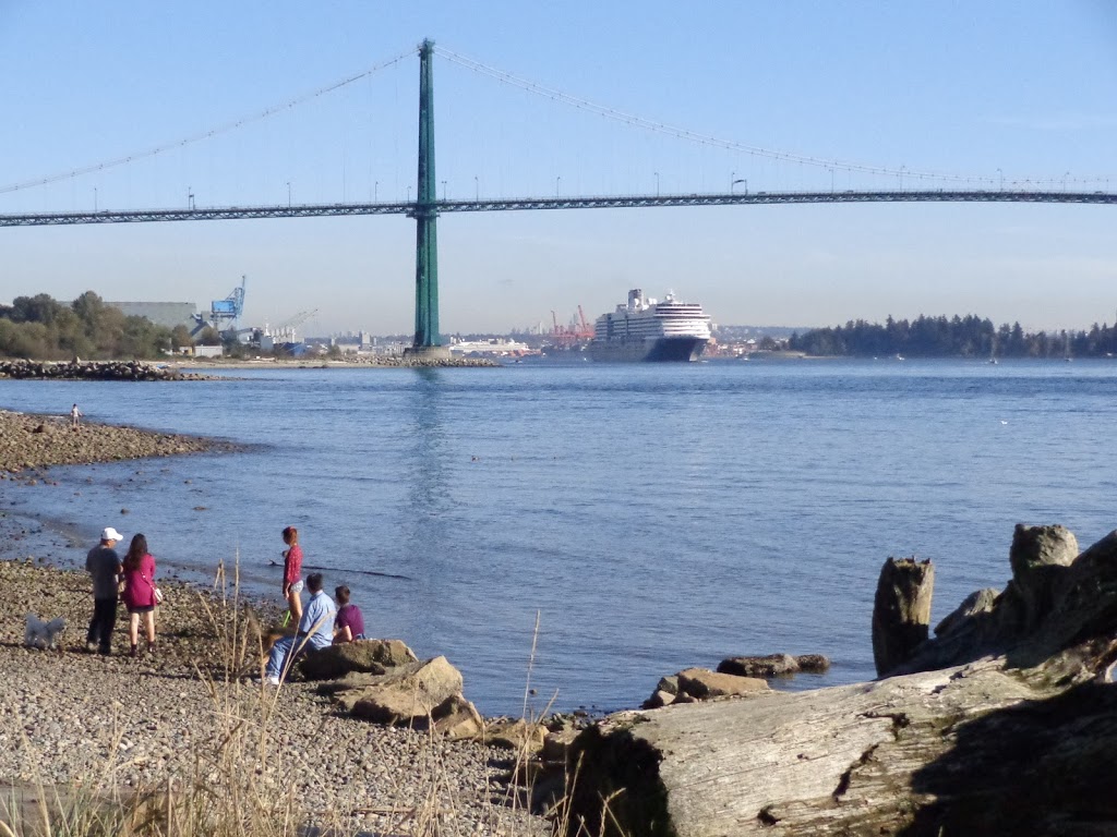 Ambleside Dog Beach | Burrard Inlet, BC, Canada