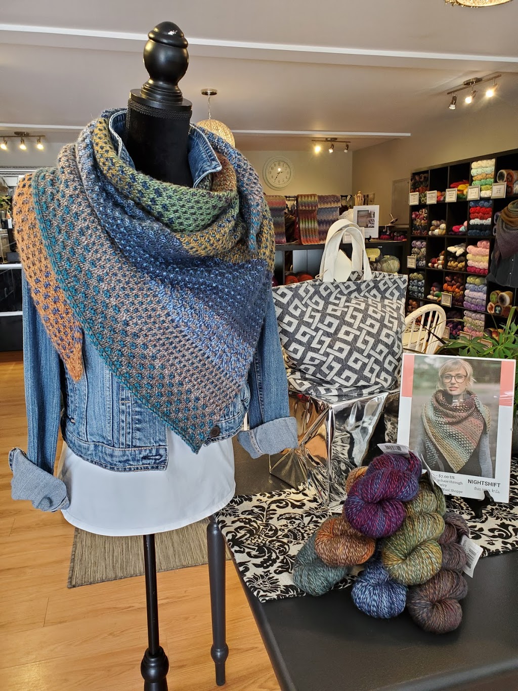 Granny Birds Wool Shoppe | 5 King St E, Bobcaygeon, ON K0M 1A0, Canada | Phone: (705) 731-1106