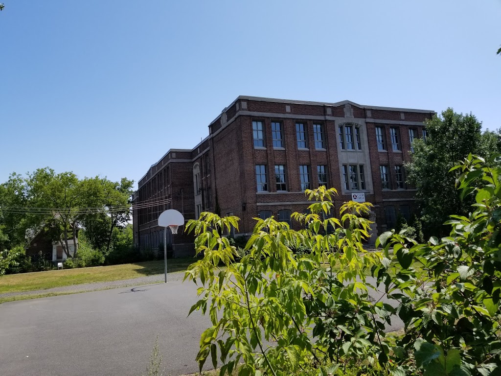 Elizabeth High School | 1741 Rue de Biencourt, Montréal, QC H4E 1T4, Canada | Phone: (514) 488-6529