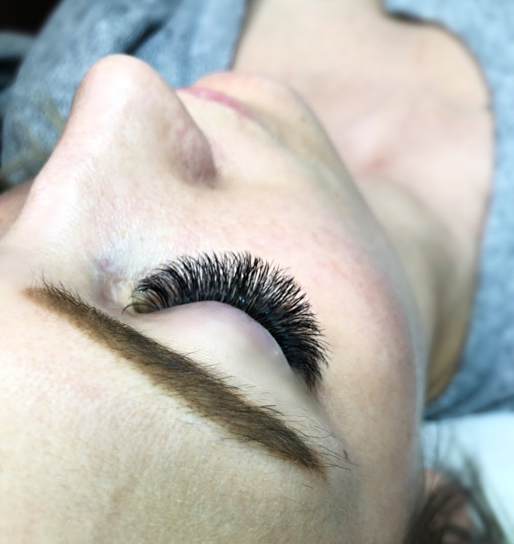 Queen Bs Lash Boutique | 15 Inkerman Ave, Picton, ON K0K 2T0, Canada | Phone: (613) 813-3031