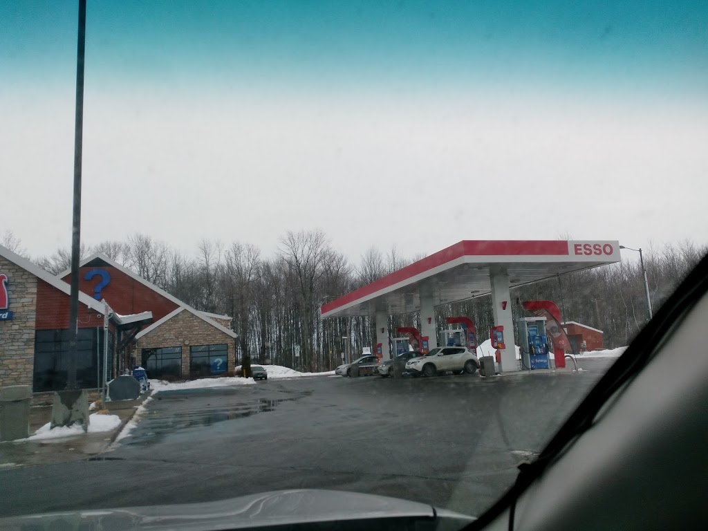 ESSO COUCHE-TARD | 100 Autoroute 20, Rivière-Beaudette, QC J0P 1R0, Canada | Phone: (450) 269-2966