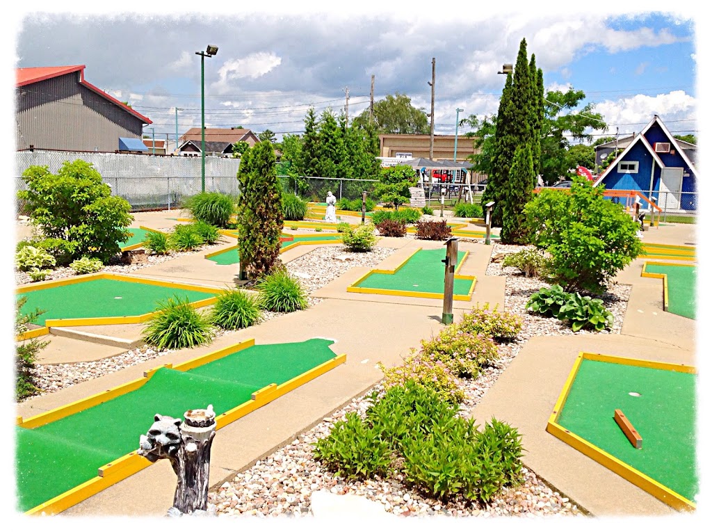 Mini-Putt Valleyfield | 550 Chem. Larocque, Salaberry-de-Valleyfield, QC J6T 4C5, Canada | Phone: (450) 373-6321