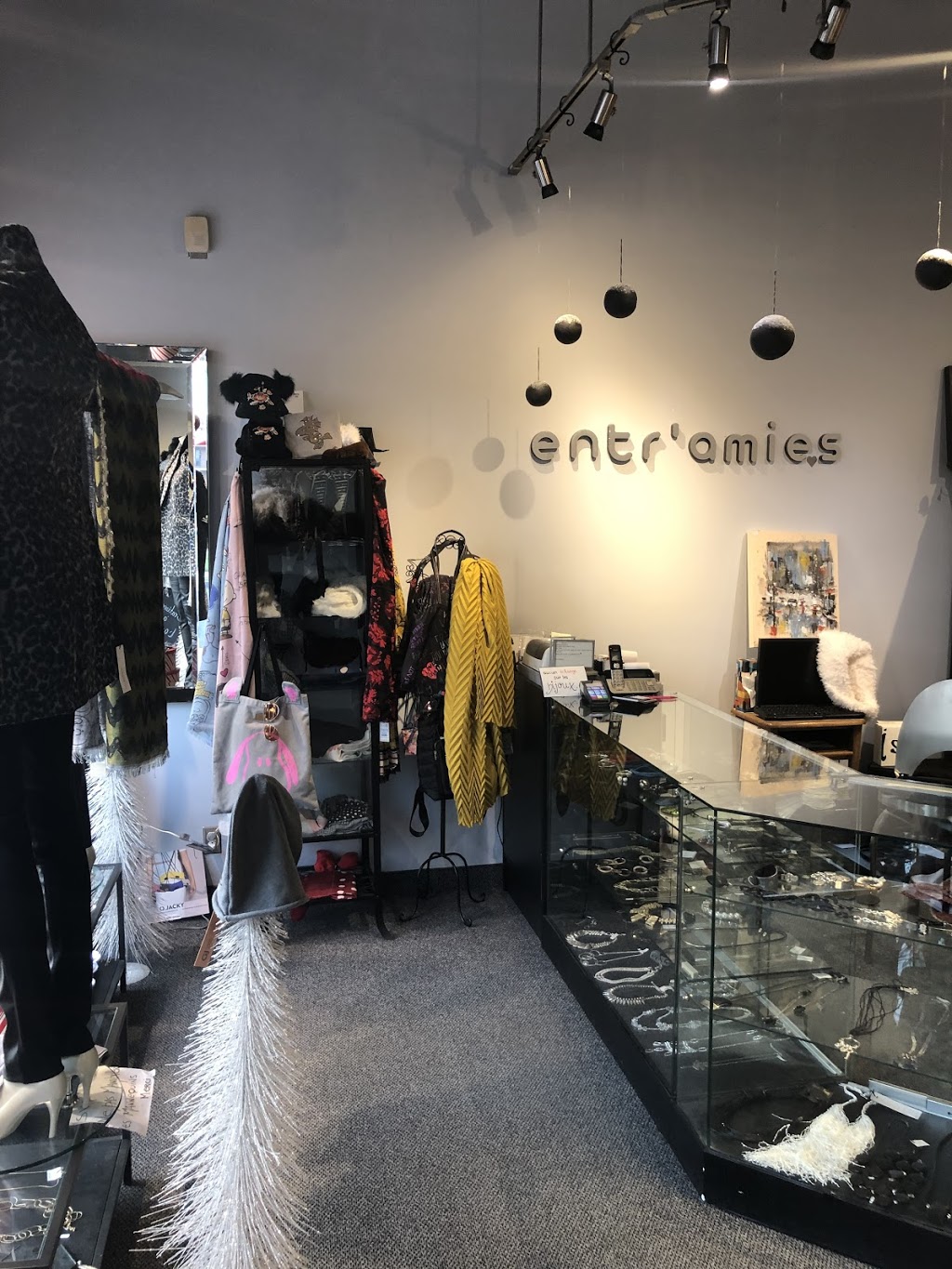 Boutique EntrAmies | 1025 Rue Lionel-Daunais local 107, Boucherville, QC J4B 0A5, Canada | Phone: (450) 906-3578