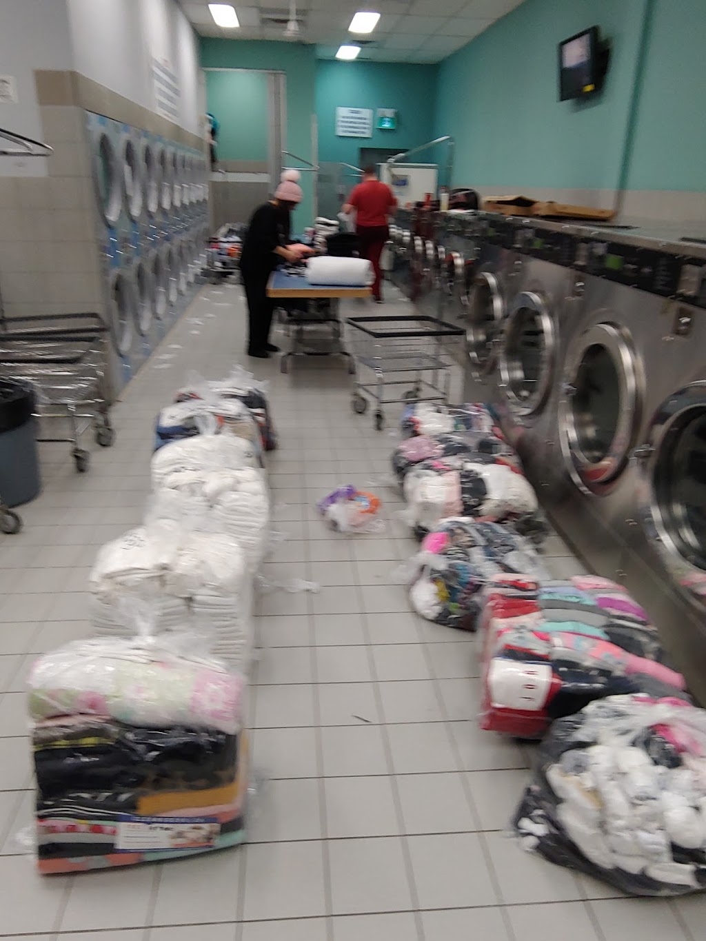 24 HOUR WILSON COIN LAUNDRY | 425-427 Wilson Ave, North York, ON M3H 1T5, Canada | Phone: (647) 748-1425