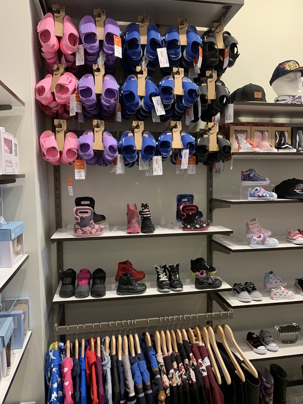 Chaussures Panda (Vaudreuil) | 585 Avenue Saint-Charles, Vaudreuil-Dorion, QC J7V 8P9, Canada | Phone: (450) 218-6888