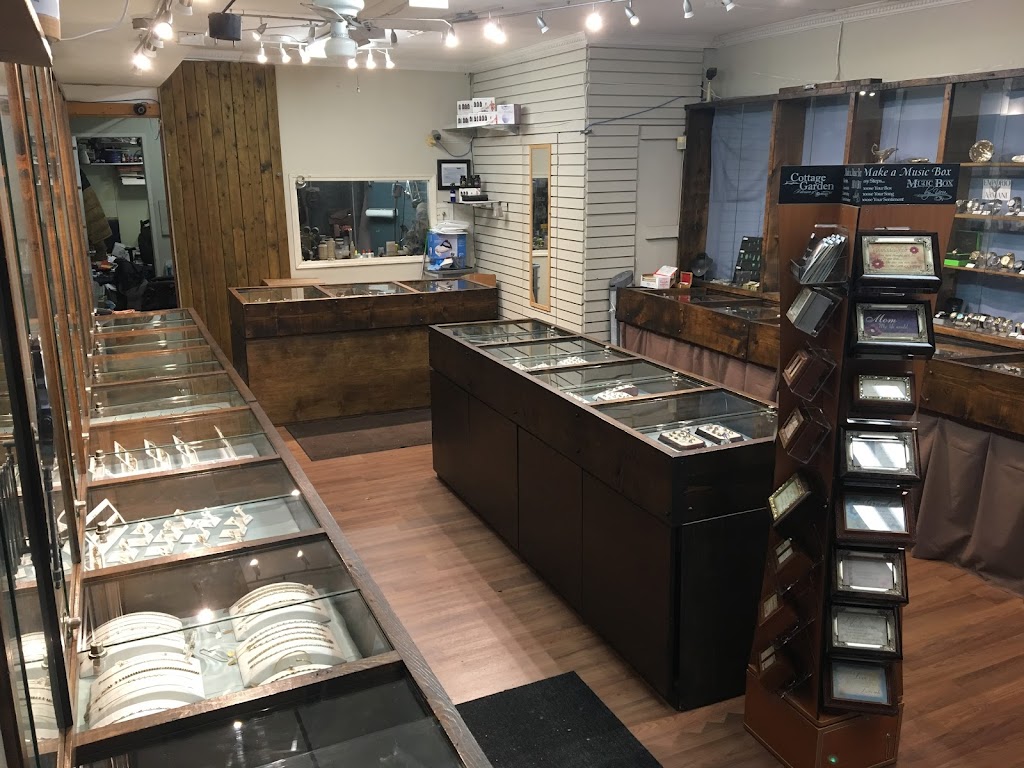 Daniel Jewellers & Vendors Market | 1006 Queen St E, Toronto, ON M4M 1K1, Canada | Phone: (416) 469-4462