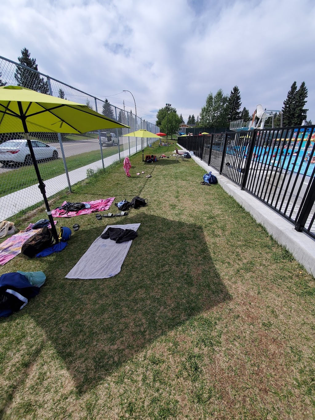 Silver Springs Outdoor Pool | 5720 Silver Ridge Dr NW, Calgary, AB T3B 5E5, Canada | Phone: (403) 221-3885