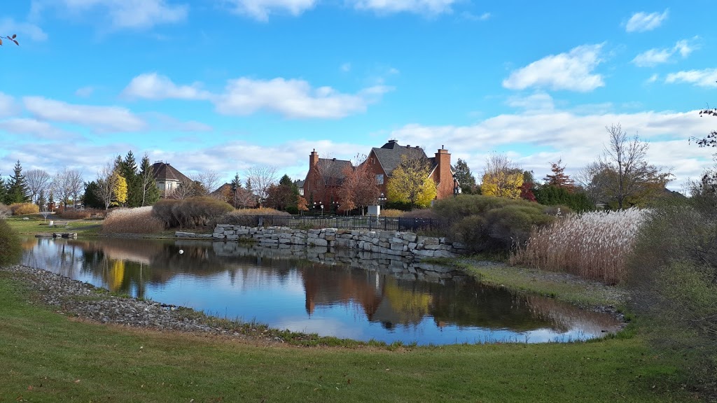 Parc avec étang / Park with a pond | 7510-7588 Avenue de Lugano, Brossard, QC J4Y, Canada