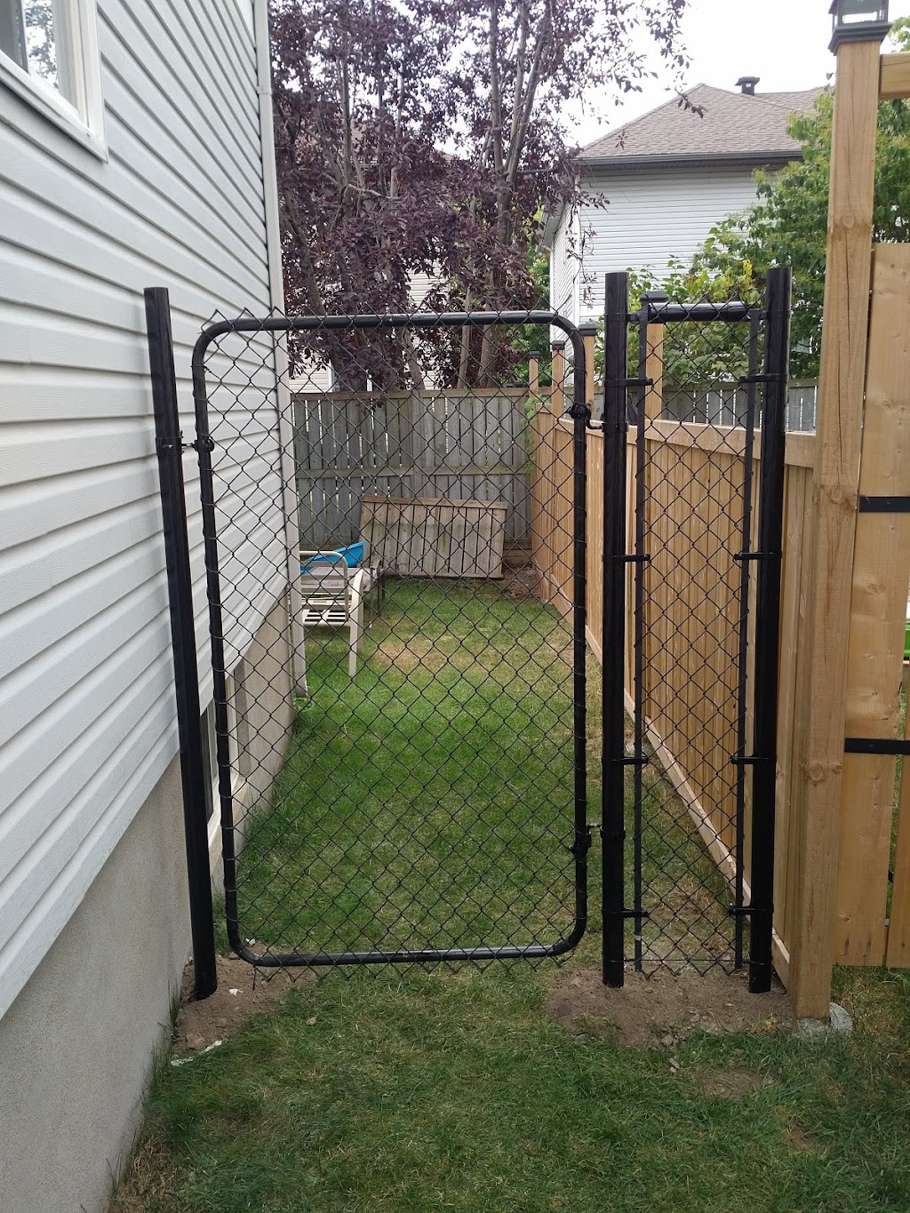 Fence Repairs Ottawa | 1931 Yorks Corners Rd, Edwards, ON K0A 1V0, Canada | Phone: (613) 262-9552