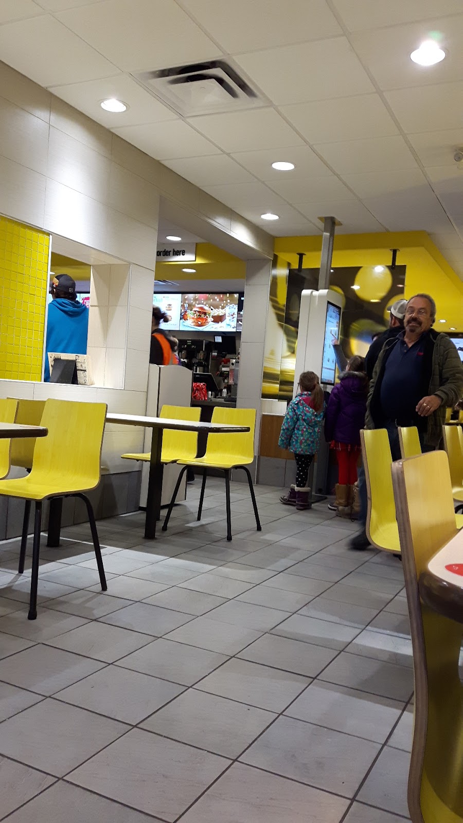 McDonalds | 77 Queensway East, Simcoe, ON N3Y 4M5, Canada | Phone: (519) 426-8085
