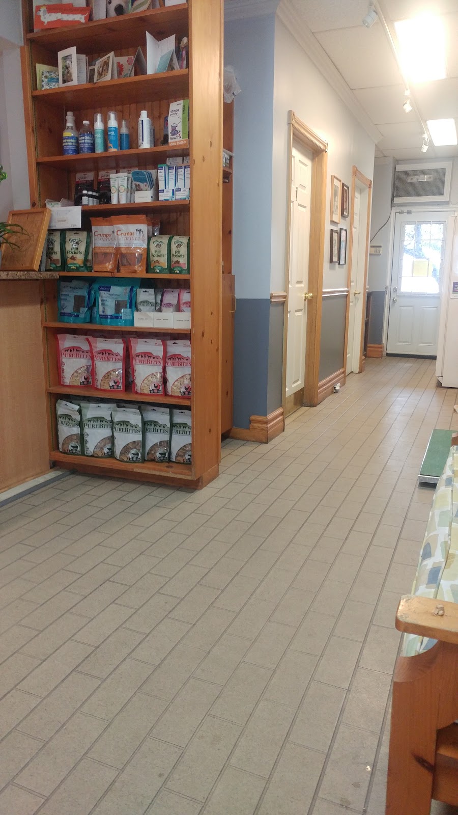 East York Animal Clinic Holistic Centre | 805 OConnor Dr, East York, ON M4B 2S7, Canada | Phone: (416) 757-3569