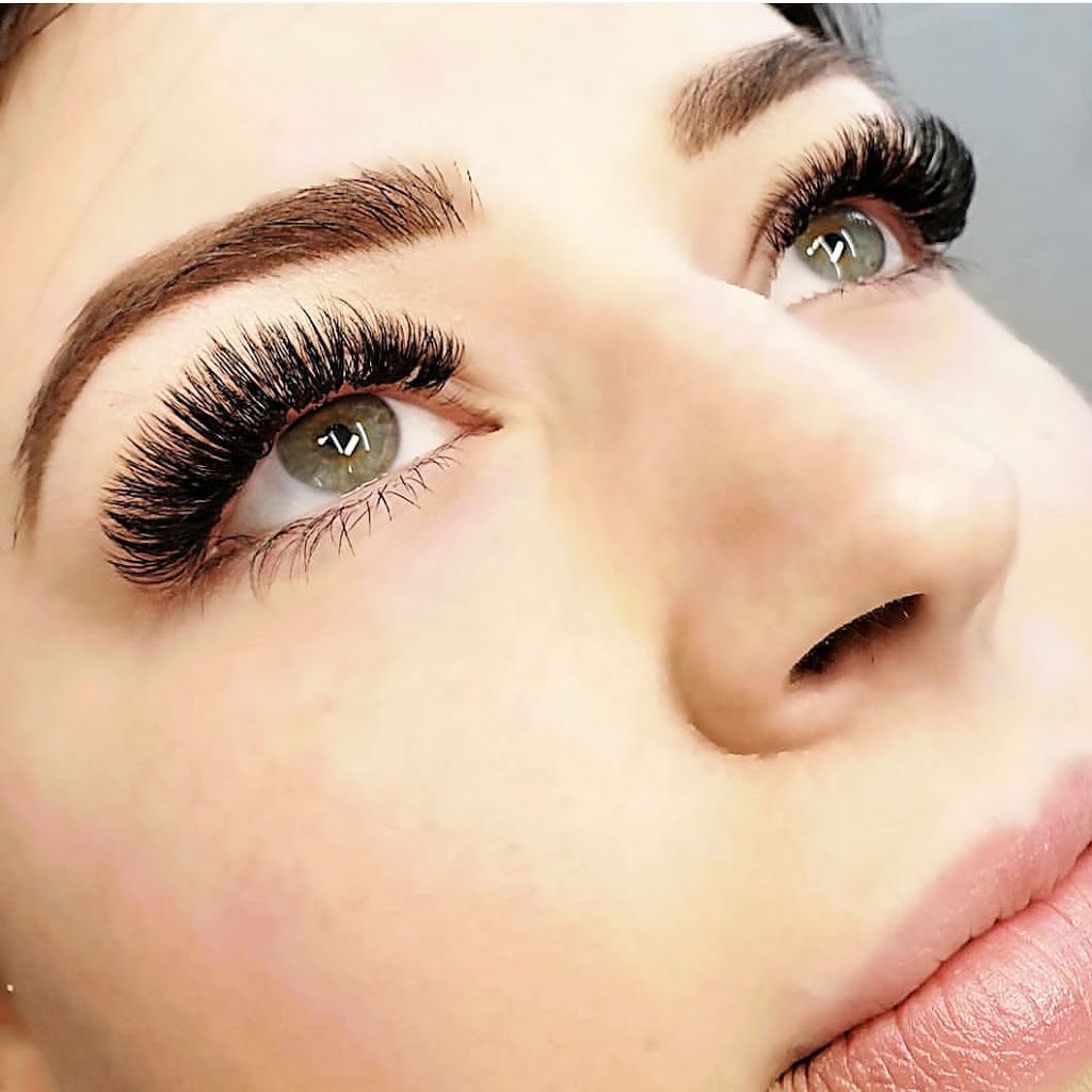 902 Lashes | 303 Main St, Wolfville, NS B4P 1C7, Canada | Phone: (902) 483-3200