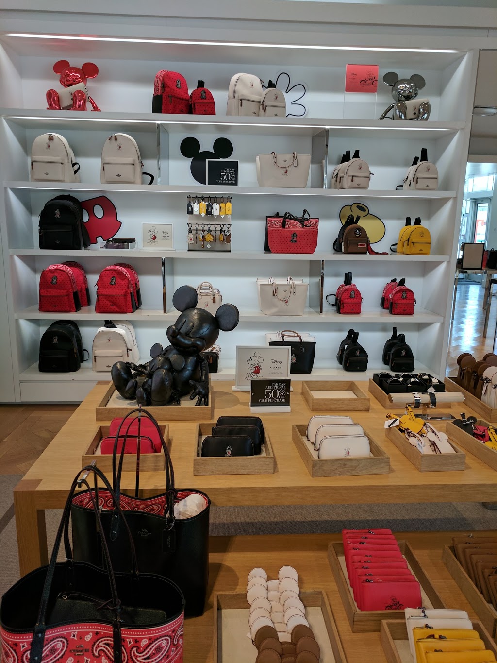 COACH Outlet | 300 Taylor Road Space #221, Niagara-on-the-Lake, ON L0S 1J0, Canada | Phone: (905) 682-5067