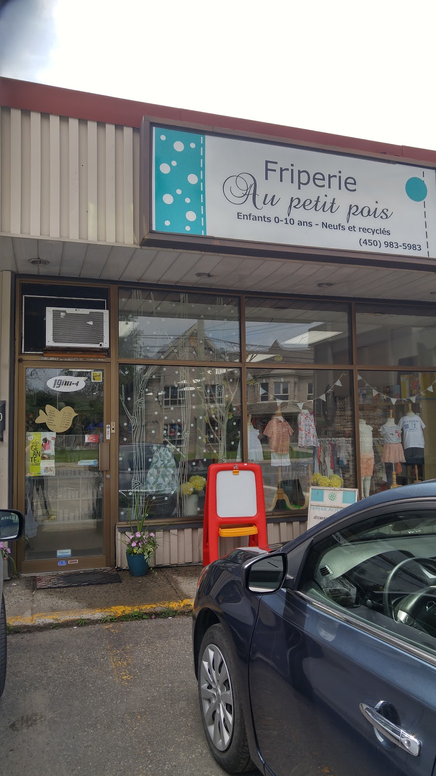 Friperie Au Petit Pois | 1900 Chemin dOka, Deux-Montagnes, QC J7R 1N4, Canada | Phone: (450) 983-5983