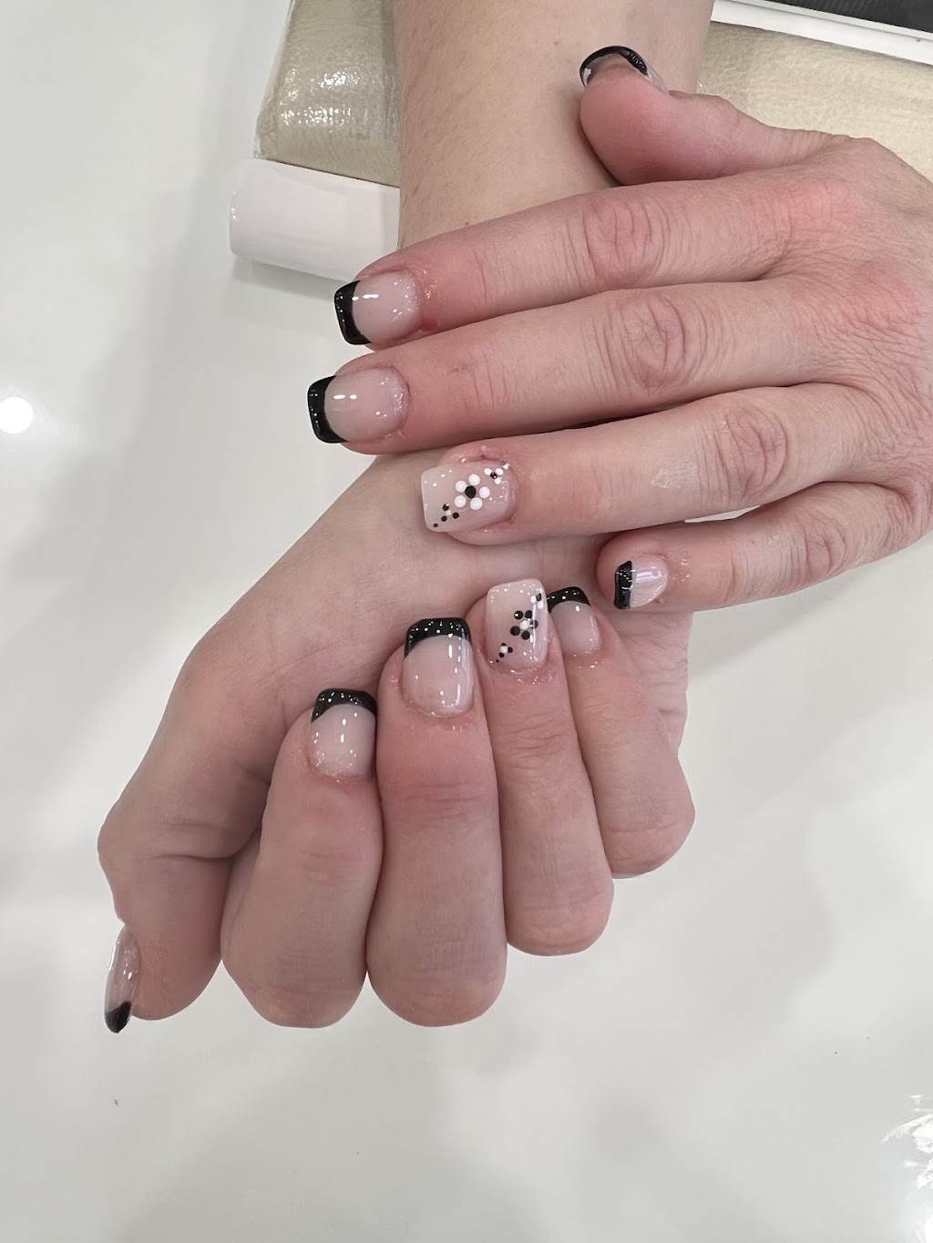 Napanee Nail Salon Inc. | 17 McPherson Dr, Napanee, ON K7R 3L1, Canada | Phone: (613) 354-6000