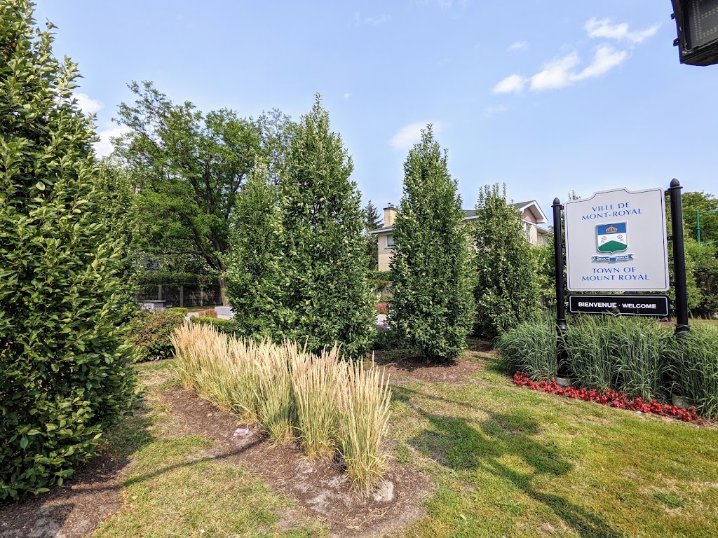 Delvida Daoust Park | 2315 Chem. Lucerne, Mont-Royal, QC H3R 2J6, Canada | Phone: (514) 872-0311