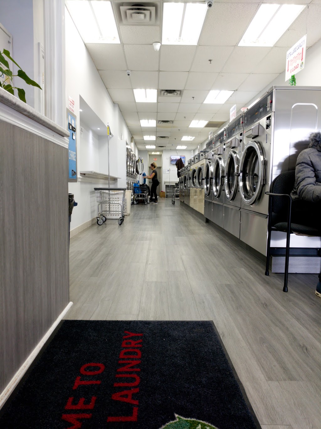 Southgate Coin Laundry | 700 Balmoral Dr, Brampton, ON L6T 1X2, Canada | Phone: (905) 497-7733
