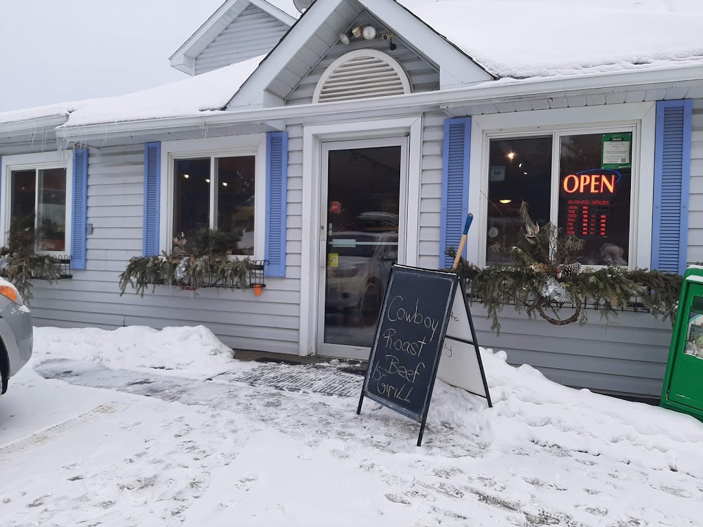 Mollys Bistro Bakery | 170 Bobcaygeon Rd, Minden, ON K0M 2K0, Canada | Phone: (705) 286-6988