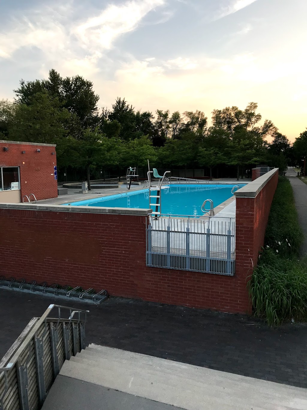 Ledbury Outdoor Swimming Pool | 160 Ledbury St, North York, ON M5M 4L9, Canada | Phone: (416) 395-6688