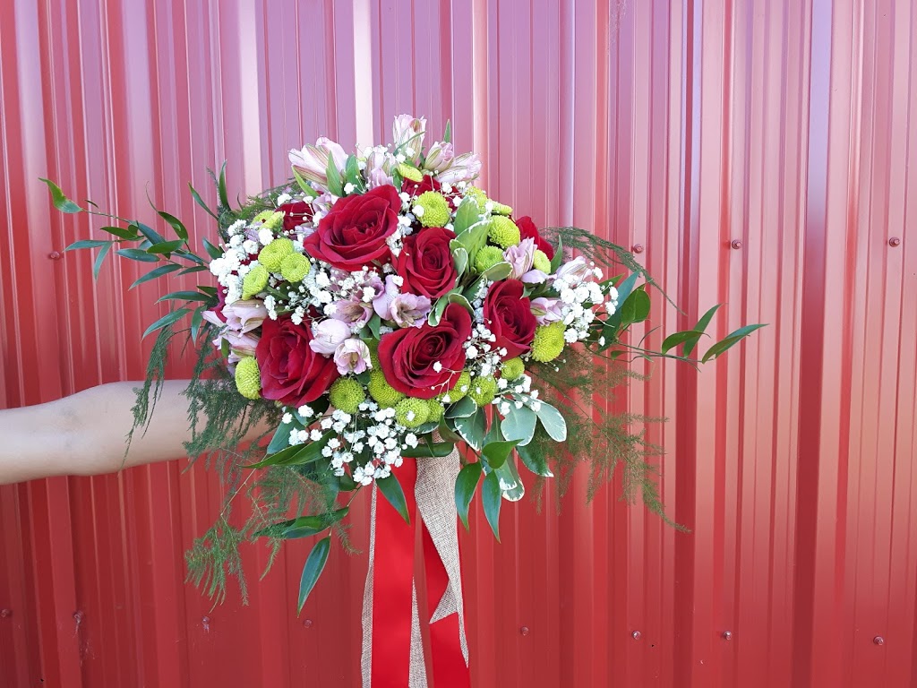 Bunches of Blooms Flower Studio | 2449 Crossland Rd, Phelpston, ON L0L 2K0, Canada | Phone: (705) 305-4359