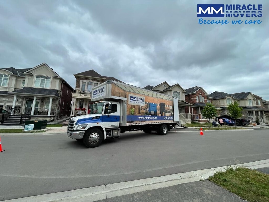 Miracle Movers Mississauga | 4980 Timberlea Blvd #8, Mississauga, ON L4W 5C6, Canada | Phone: (416) 855-3068