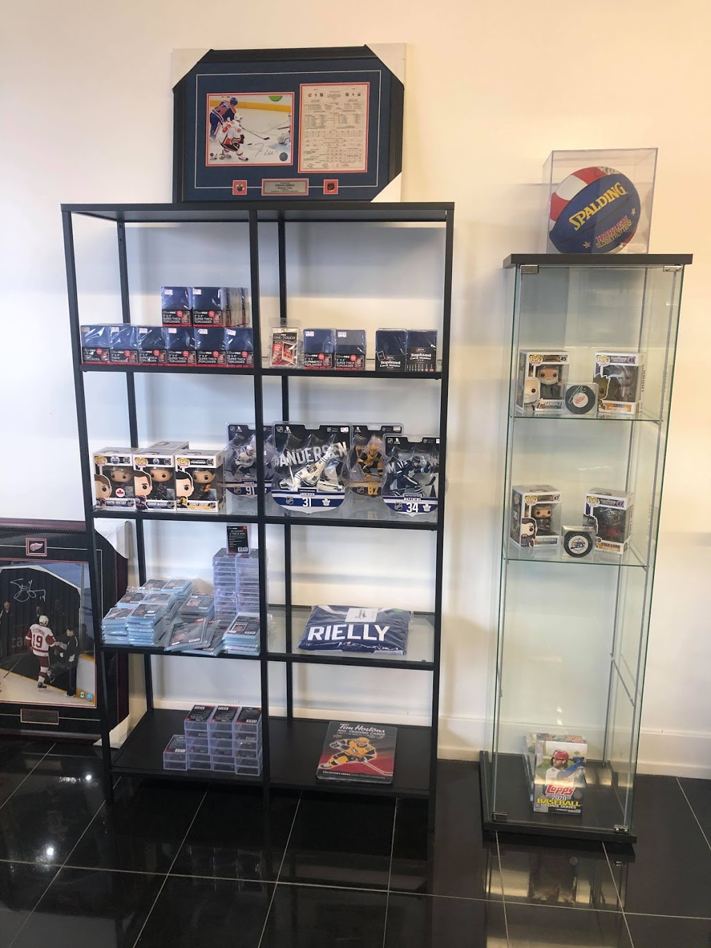 Total Sports Cards & Collectables | 3505 Lake Shore Blvd W, Etobicoke, ON M8W 1N5, Canada | Phone: (905) 808-4560