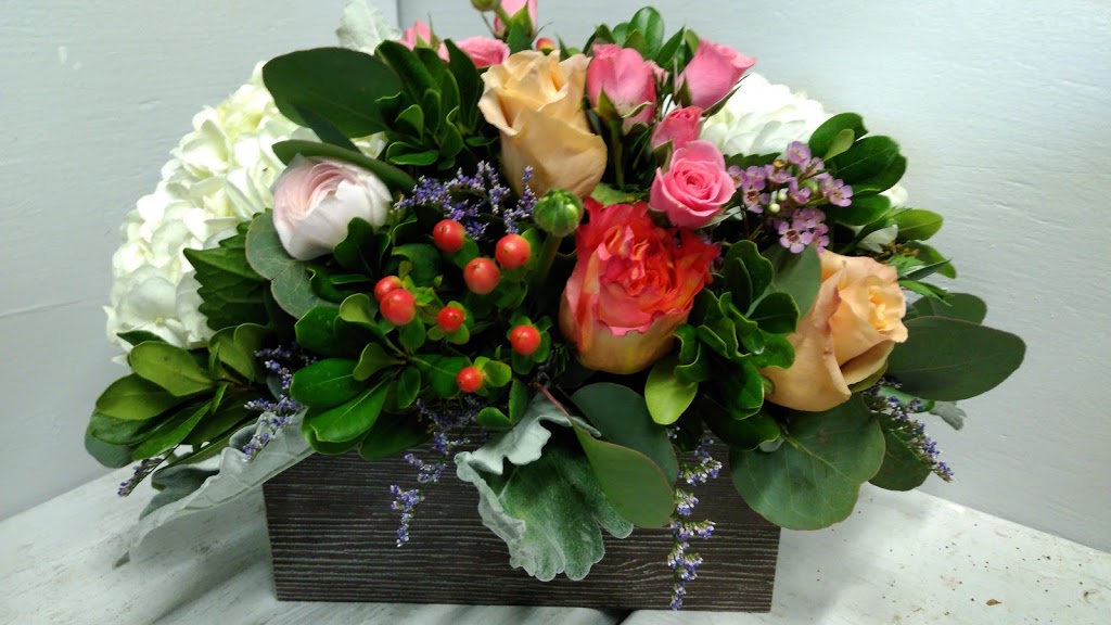 Quinn and Kims Flowers | Box 385, 515 Ross Ave, Dalmeny, SK S0K 1E0, Canada | Phone: (306) 956-0601