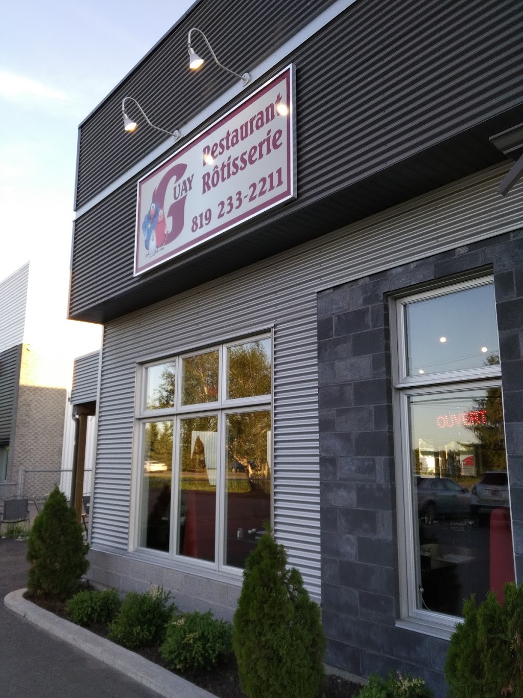 Restaurant Rôtisserie Guay | 1006 Boulevard de Port Royal, Bécancour, QC G9H 1X6, Canada | Phone: (819) 233-2211