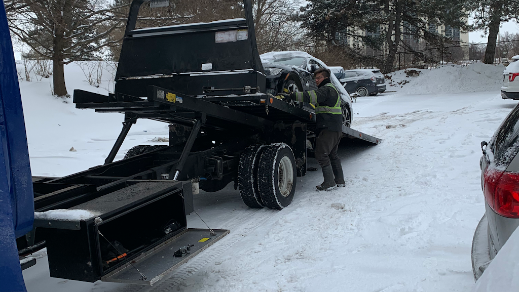 Maple junk car removal | 88 Nelson Cir, Newmarket, ON L3X 1R2, Canada | Phone: (647) 740-8073