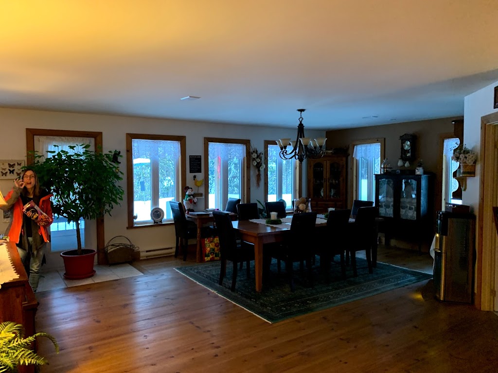 La Petite Douceur | 38 Côte de lEau Vive, Lac-Supérieur, QC J0T 1J0, Canada | Phone: (819) 688-3314