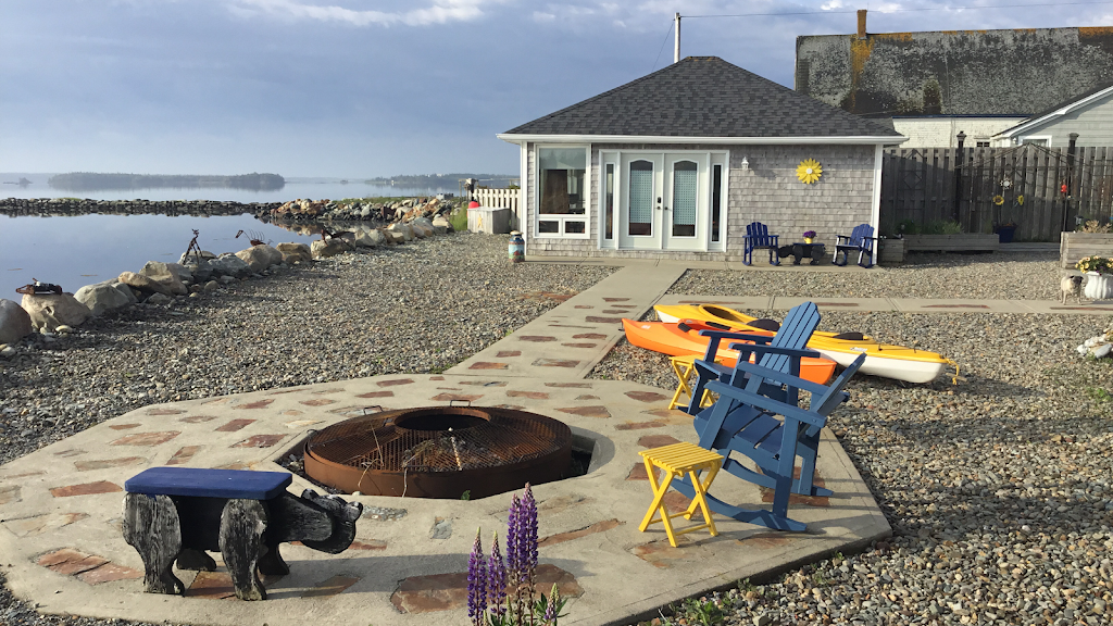 Harbour Sunrise Guesthouse | 1043 Route 335 S, Middle West Pubnico, NS B0W 2M0, Canada | Phone: (902) 307-5441