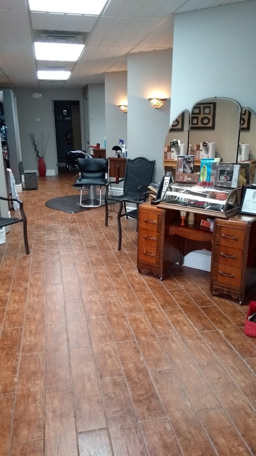 Salon de Coiffure Pierre Cardin | 399 Boulevard Adolphe-Chapleau, Bois-des-Filion, QC J6Z 1H7, Canada | Phone: (450) 621-3730