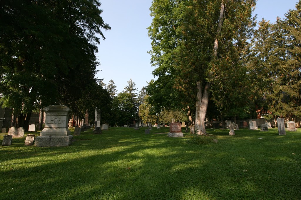 Thornhill Cemetery | 10 Royal Orchard Blvd, Thornhill, ON L3T 7R9, Canada