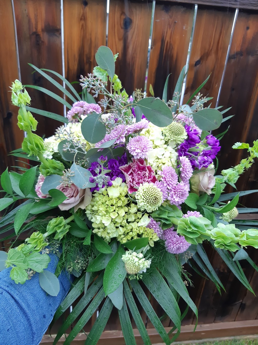 Blue Door Florals & Decor | 27501 Township Rd 374 #15, Alberta T4S 2B1, Canada | Phone: (403) 392-6121