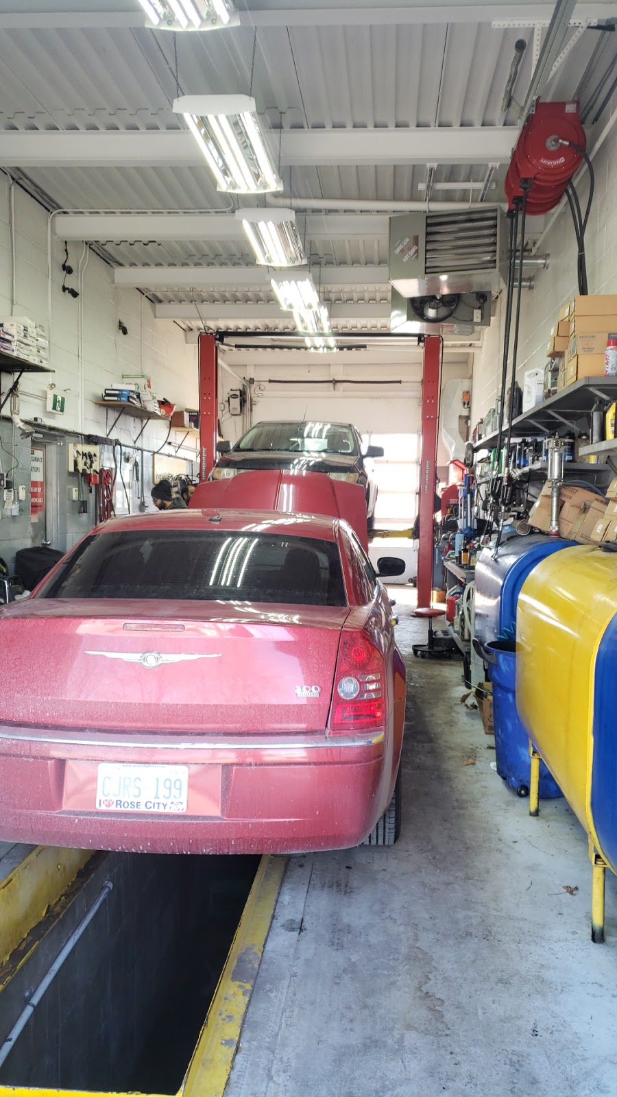 Five star oil change | 1088 Tecumseh Rd E, Windsor, ON N8W 1B2, Canada | Phone: (519) 253-1500