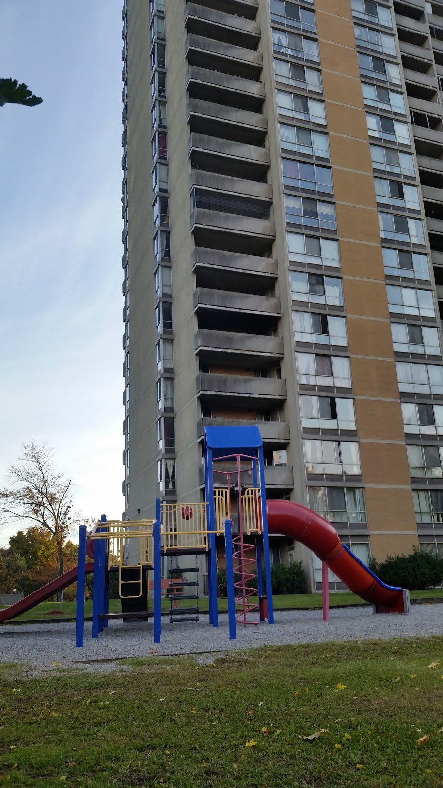 Maple Creek Condominiums | 10 Martha Eaton Way, North York, ON M6M 5B3, Canada | Phone: (416) 247-5302