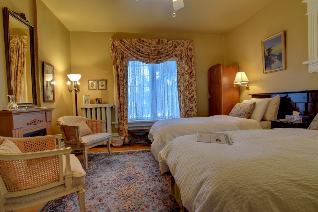 Chantry Breezes Bed & Breakfast | 107 High St, Southampton, ON N0H 2L0, Canada | Phone: (519) 797-1818