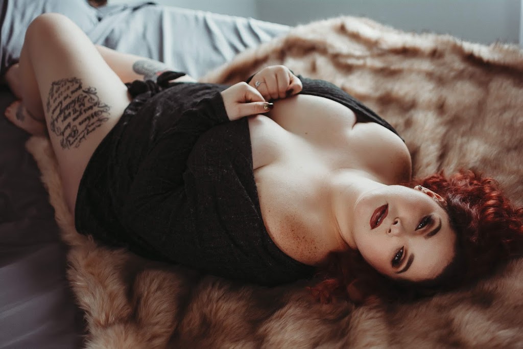 Boudoir By Cynthia | 1 Anne St, Erin, ON N3A 3E4, Canada | Phone: (416) 275-2186