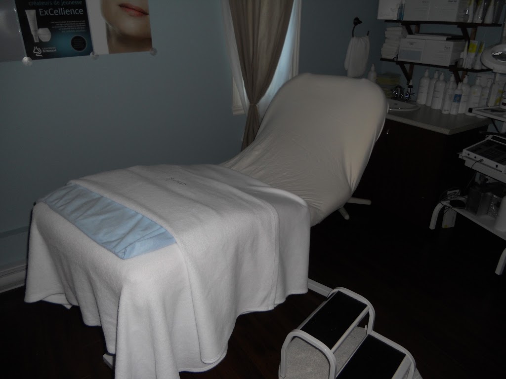 Clinique Du Ruisseau, Celine Paquette prop | 965 Rue Bissonnette, Valcourt, QC J0E 2L0, Canada | Phone: (450) 532-7198