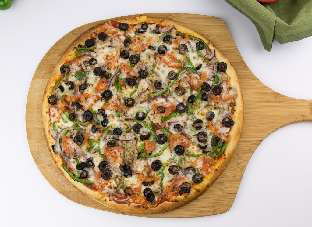 Mama Delucas Pizza | 6-160 University Ave W, Waterloo, ON N2L 3E9, Canada | Phone: (519) 884-7821