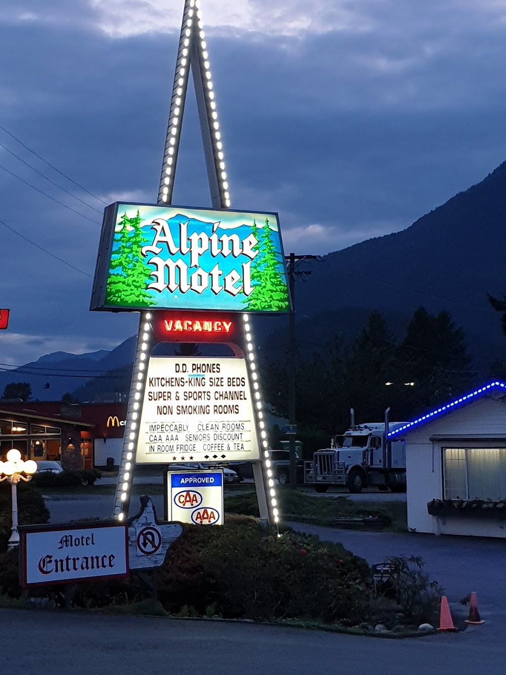 Alpine Motel | 505 Old Hope Princeton Way, Hope, BC V0X 1L0, Canada | Phone: (604) 869-9931