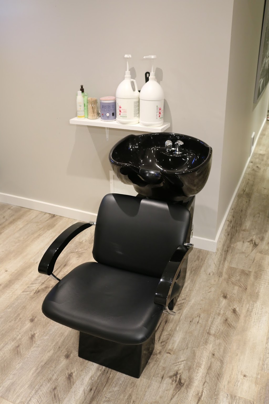 Avenue Hair Studio | 239 8th Avenue, Lively, ON P3Y 1M5, Canada | Phone: (705) 626-3280