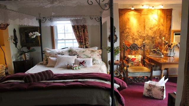 Clover Field House bed and breakfast | 1879 Lakeshore Rd, Niagara-on-the-Lake, ON L0S 1J0, Canada | Phone: (905) 468-9982