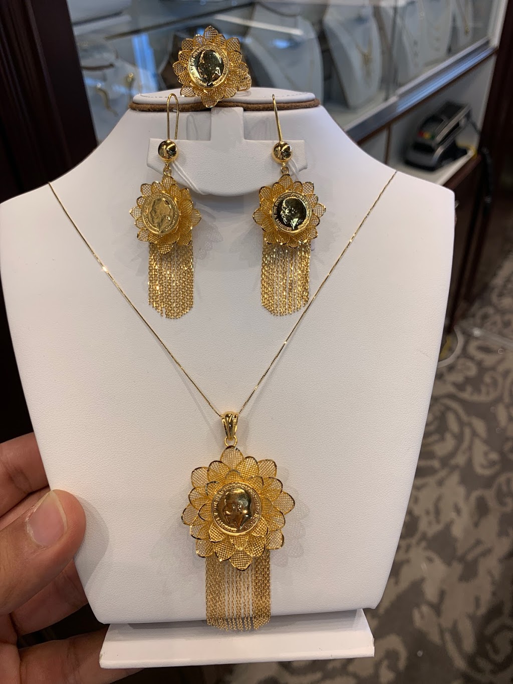 Gold Palace Jewellery | 1921 Eglinton Ave E, Scarborough, ON M1L 2L6, Canada | Phone: (647) 643-5060