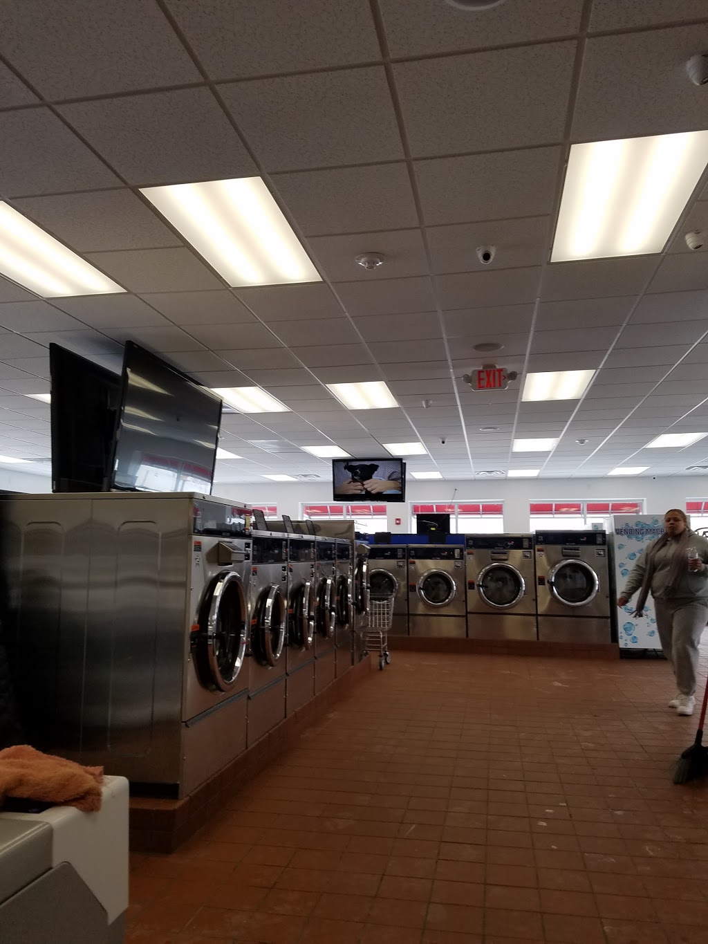 Porter Avenue Coin Laundry | 136 Lakeview Ave, Buffalo, NY 14201, USA | Phone: (716) 424-0034