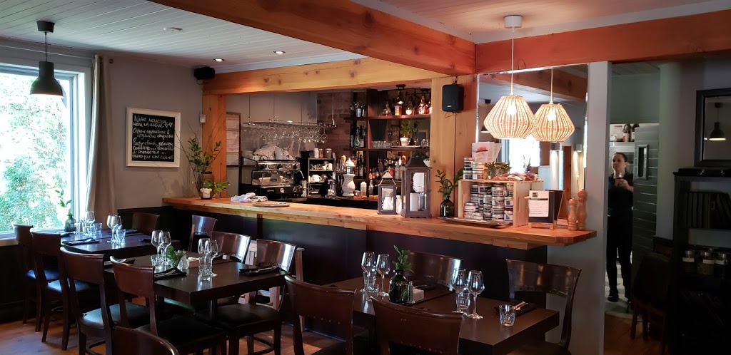 Bistro Orange & pamplemousse | 120 Rue Principale, Saint-Sauveur, QC J0R 1R6, Canada | Phone: (450) 227-4330