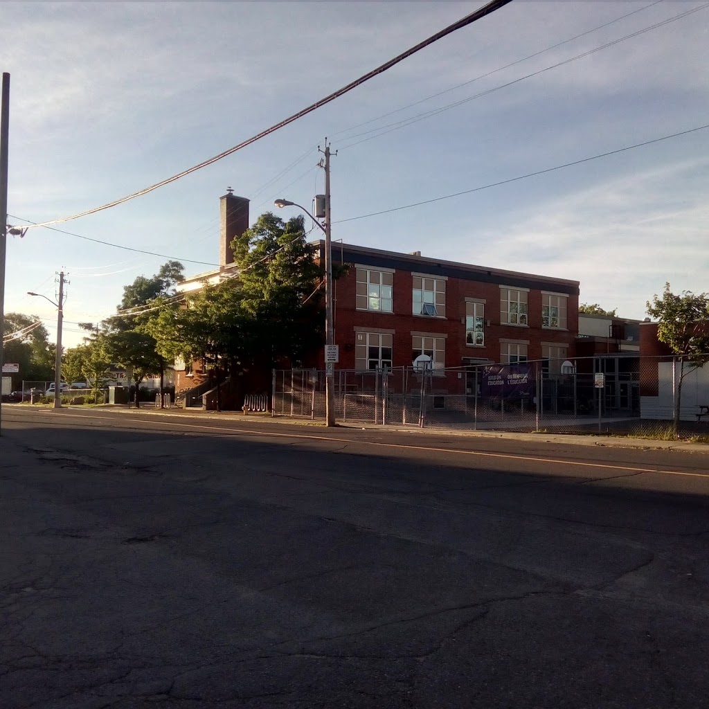 École élémentaire publique Mauril-Bélanger | 307 Montgomery St, Ottawa, ON K1N 7W8, Canada | Phone: (613) 744-8523