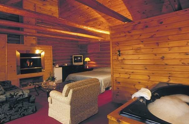 Adventure Lodge | #250 Nipissing River Road, Algonquin Park - Whitney, ON K0J 2M0, Canada | Phone: (888) 327-3403