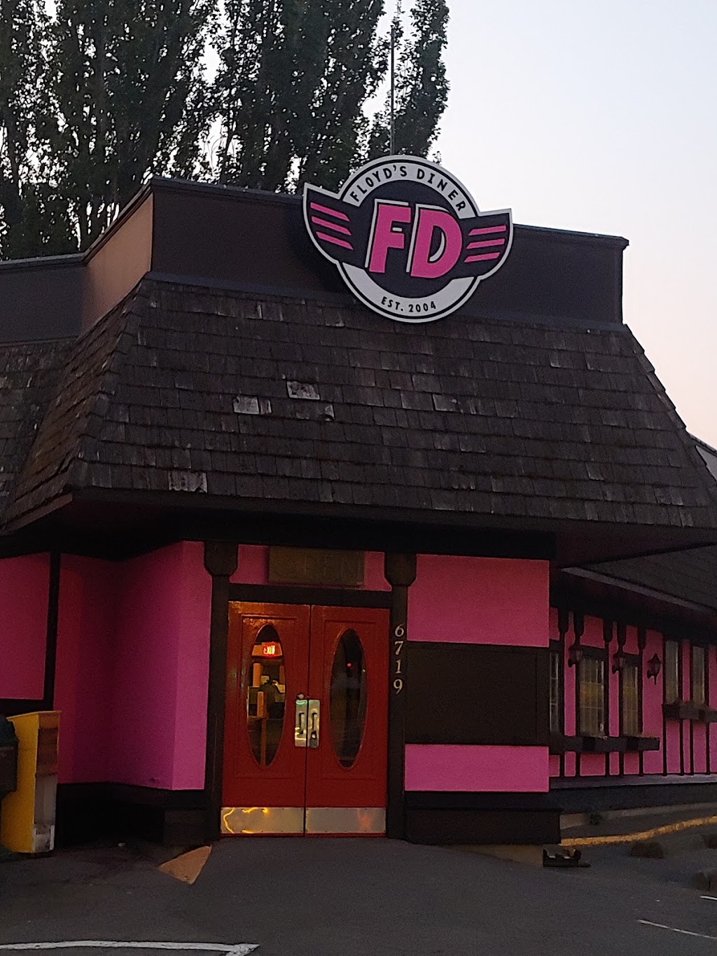 Floyds Diner | 6719 W Saanich Rd, Brentwood Bay, BC V8M 1J5, Canada | Phone: (778) 426-7225